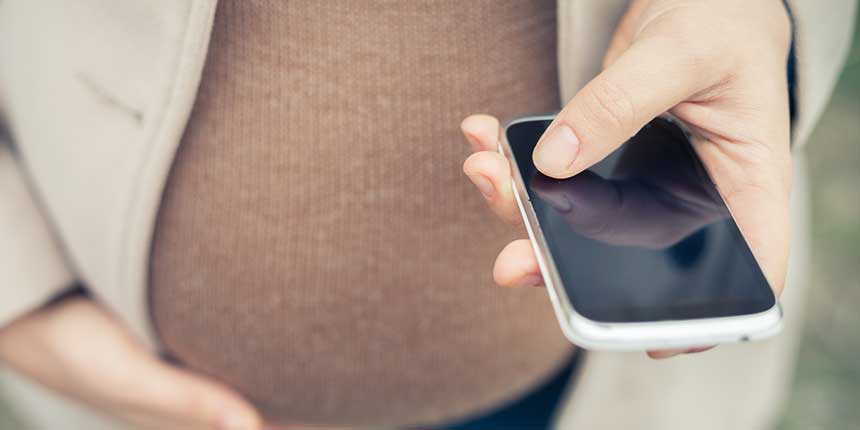 Frau mit Smartphone